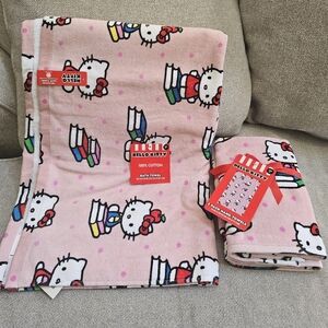 NEW Hello Kitty Pink Bath and Hand Towel Set